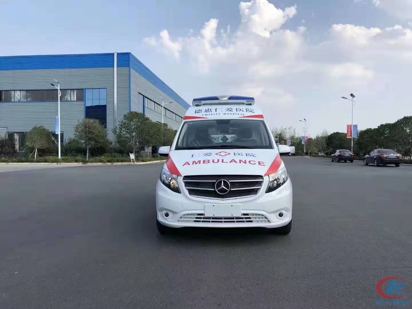 福建奔馳威霆救護車側(cè)面圖