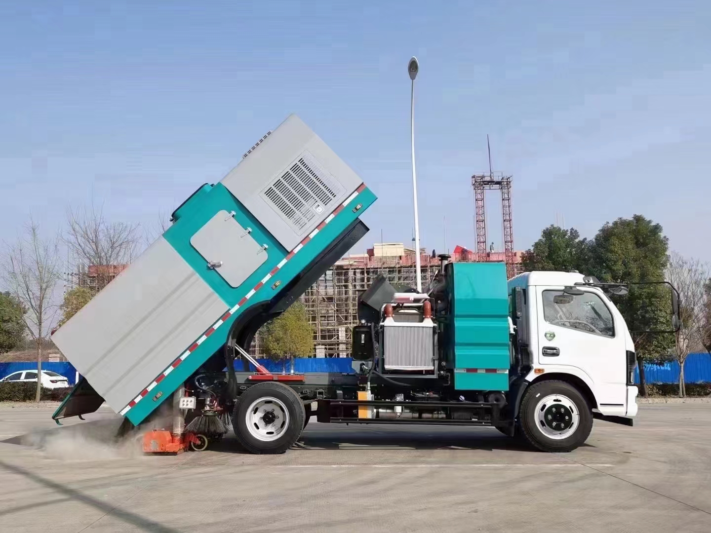 程力東風福瑞卡后置吸塵車