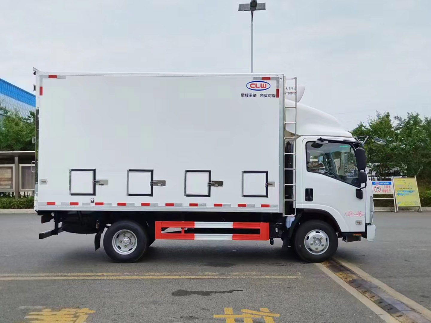 國(guó)六五十鈴小雞恒溫運(yùn)輸車(chē)