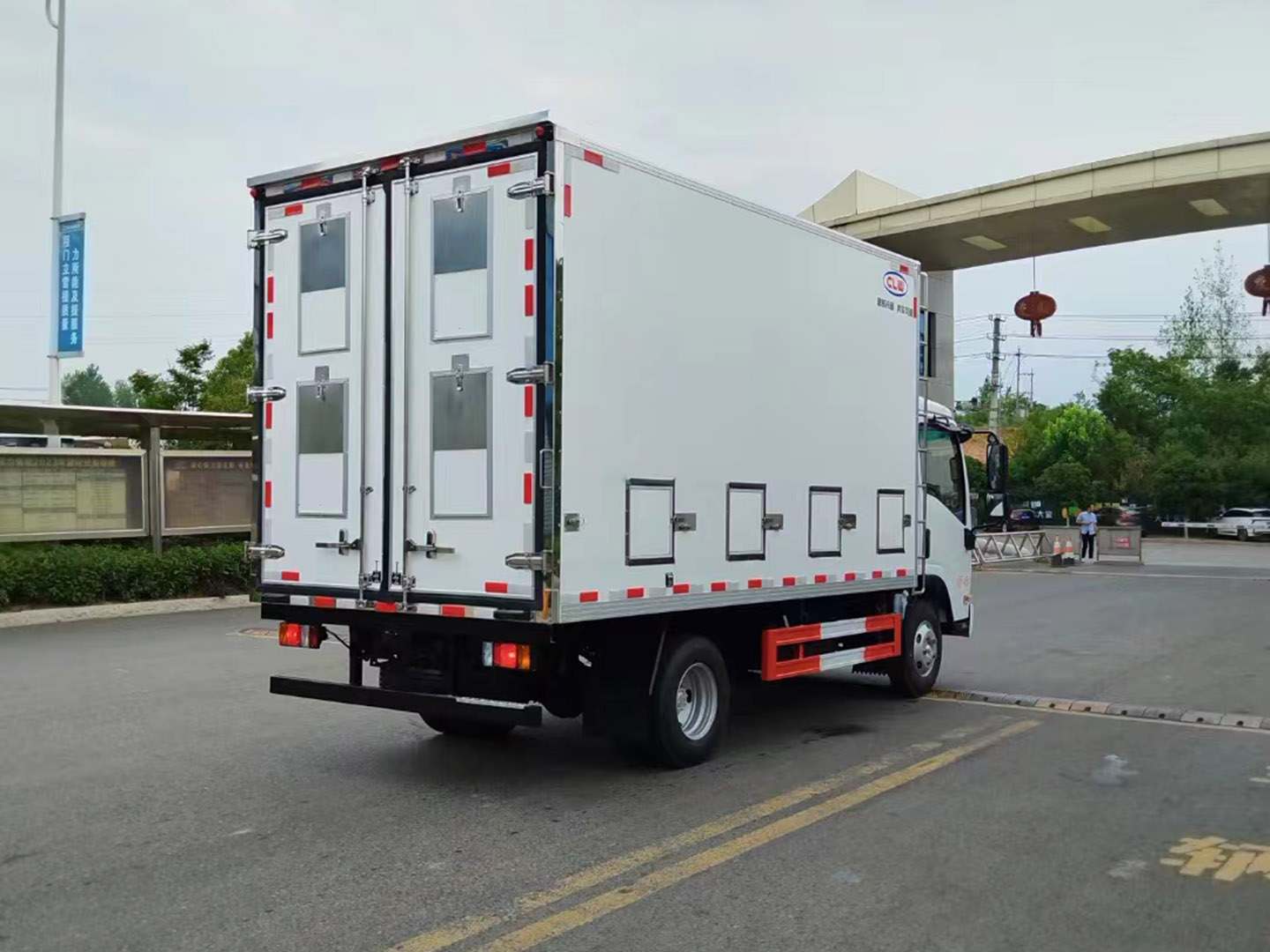 國(guó)六五十鈴雞苗車(chē)