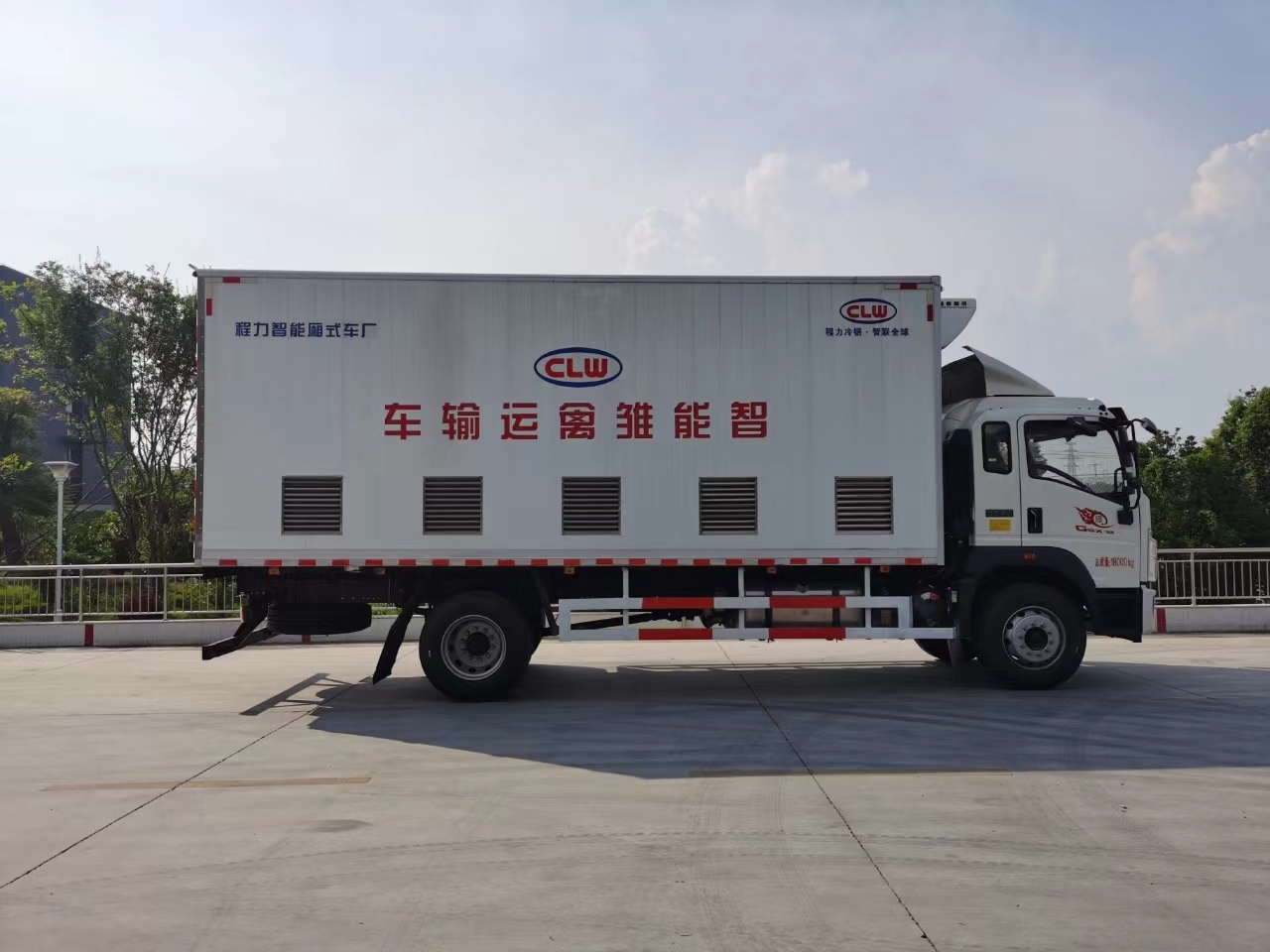 程力牌國六重汽豪沃智能恒溫畜禽運(yùn)輸車