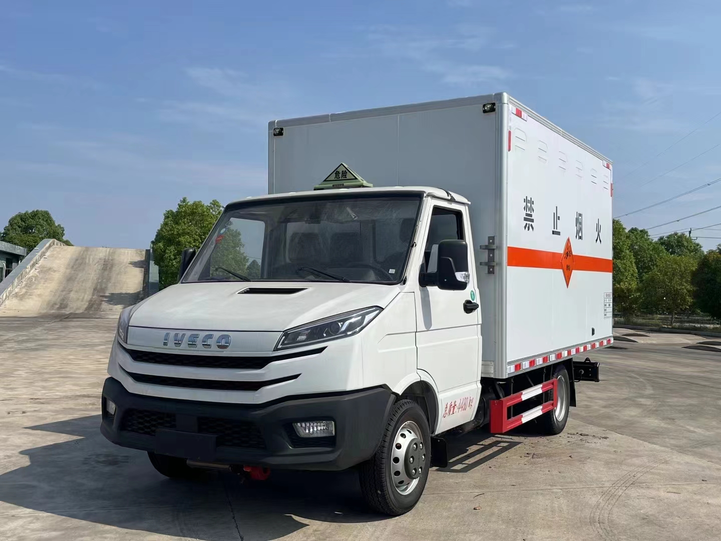 程力專用車系列依維柯爆破器材運輸車