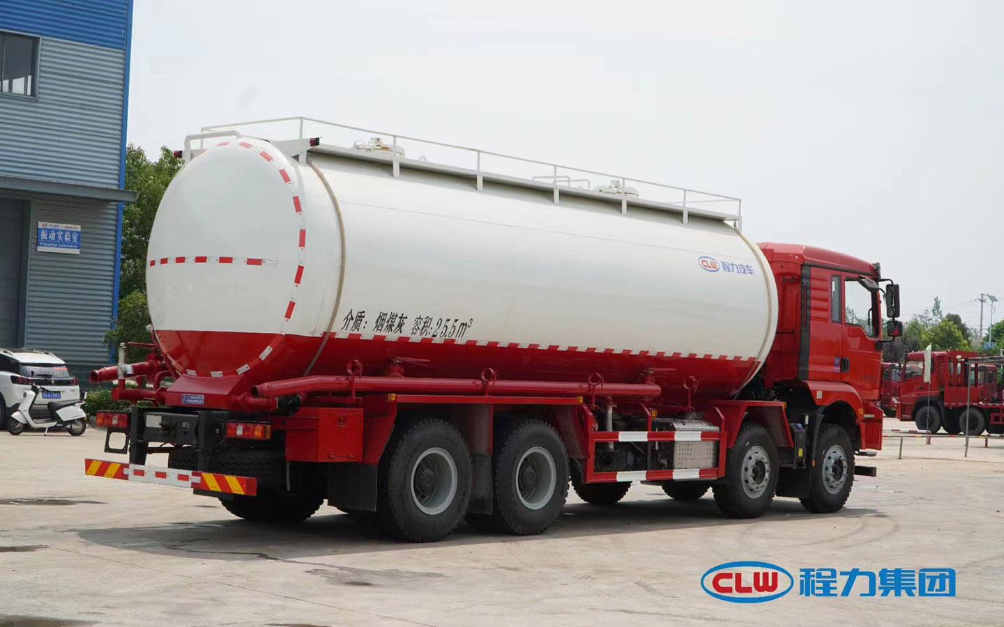 陜汽德龍前四后八低密度粉粒物料運輸車