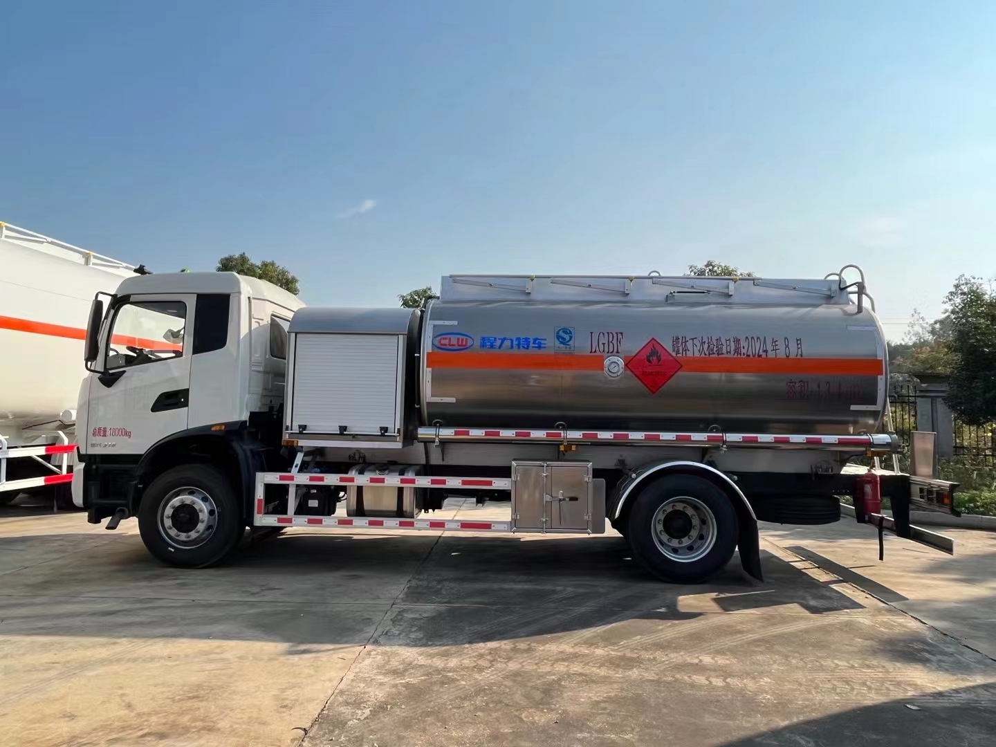 東風(fēng)天錦飛機加油車