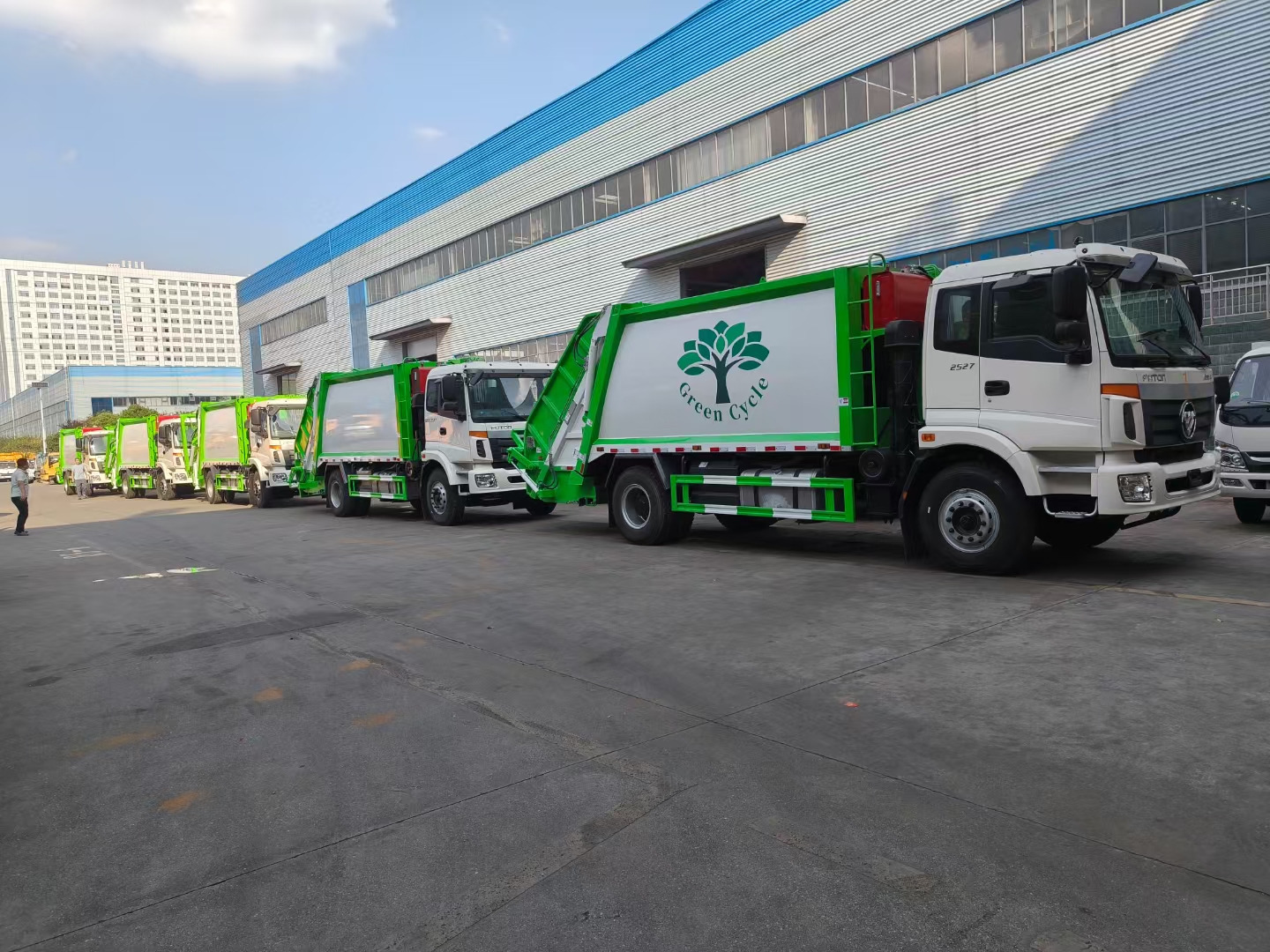 福田歐曼16立方出口壓縮垃圾車批量發車