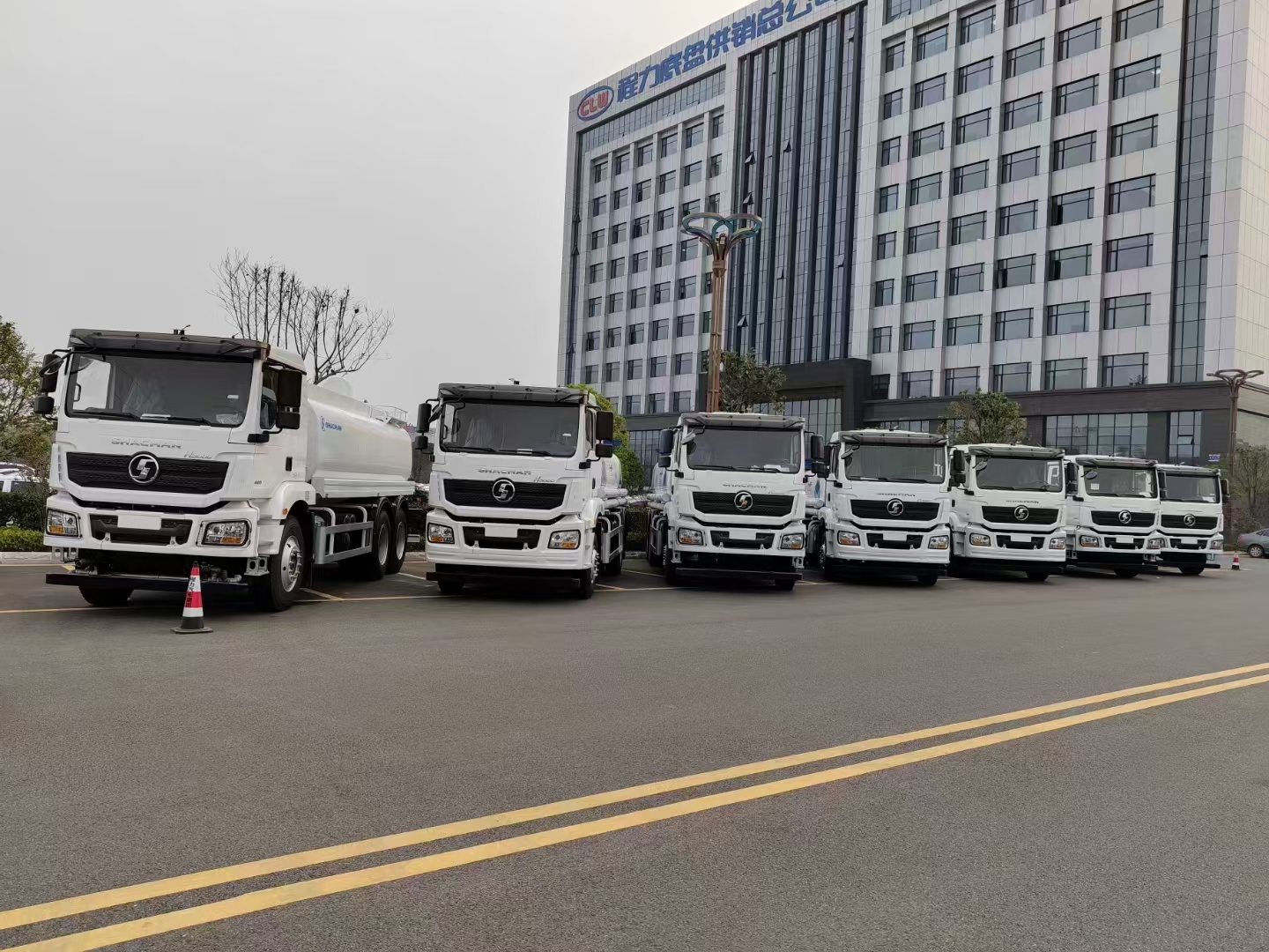 陜汽SHACMAN單橋?yàn)⑺?chē)外貿(mào)訂單